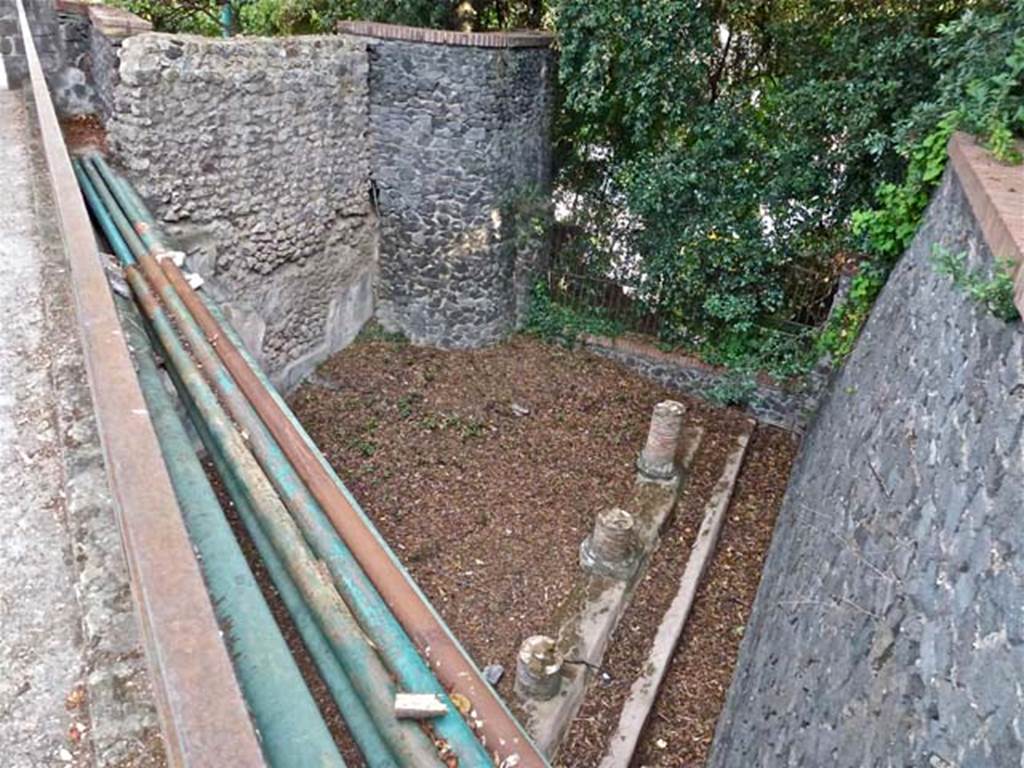 VIII.1.a Pompeii. September 2011. Looking south at continuation of portico. Photo courtesy of Michael Binns.