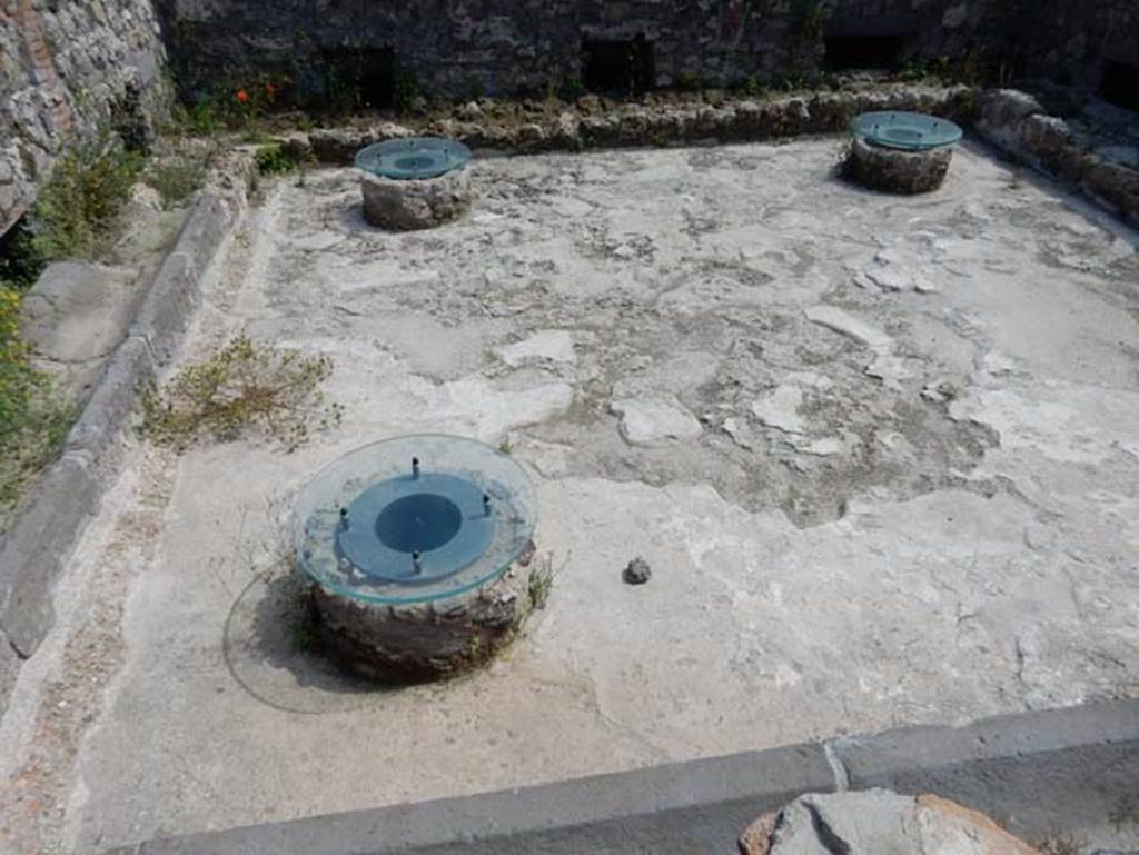 VIII.2.1 Pompeii. May 2018. Looking south across peristyle garden. Photo courtesy of Buzz Ferebee.