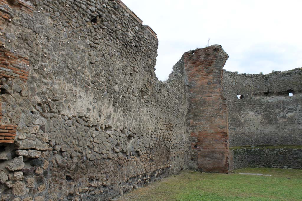 VIII.2.10 Pompeii. March 2014. Looking south along east wall.
Foto Annette Haug, ERC Grant 681269 DÉCOR.

