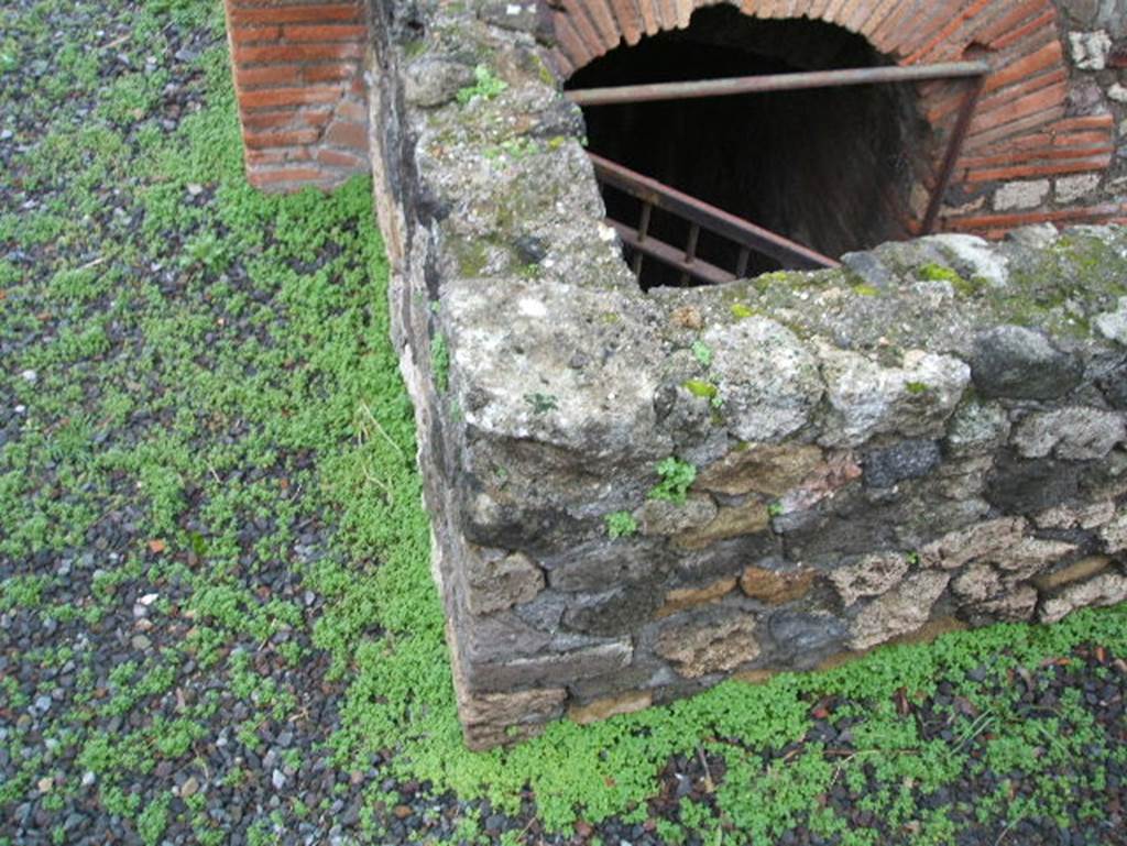 VIII.2.21 Pompeii. December 2004. Steps to lower floors.