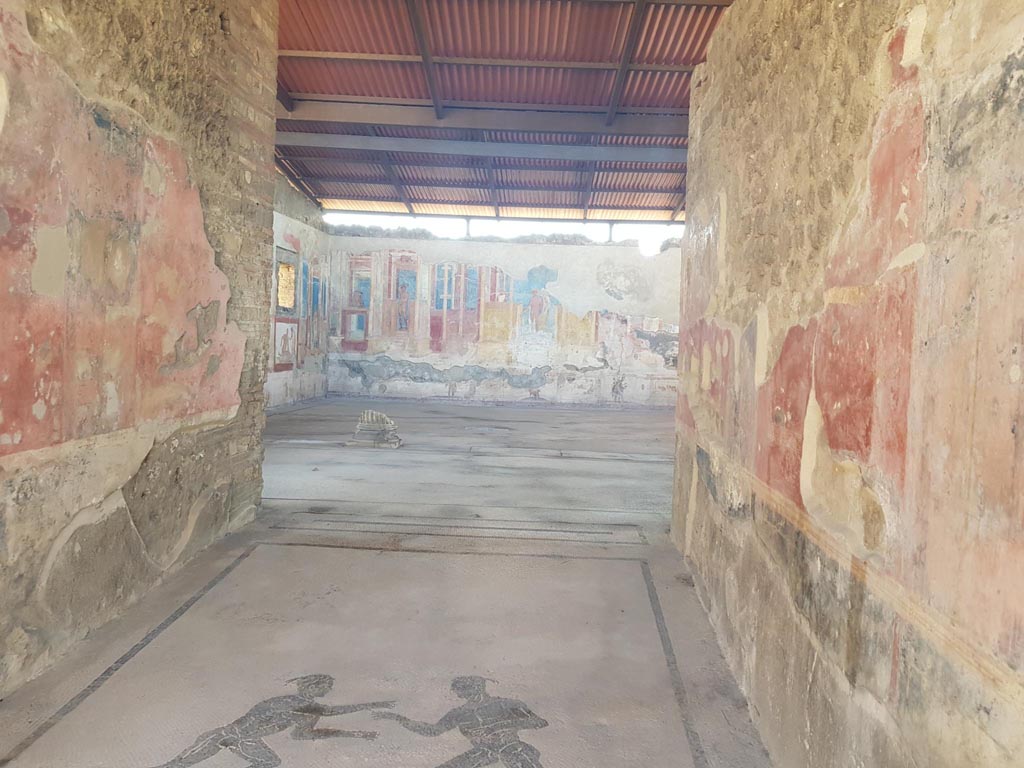VIII.2.23 Pompeii. October 2022. Looking south along entrance corridor. Photo courtesy of Klaus Heese.