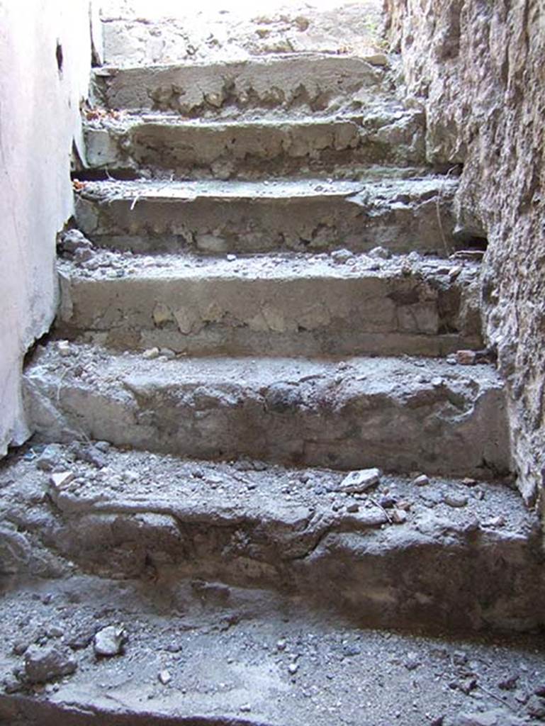 VIII.2.26 Pompeii. September 2005. Steps ‘u’.
Looking north from landing towards upper stairs to ground floor.
