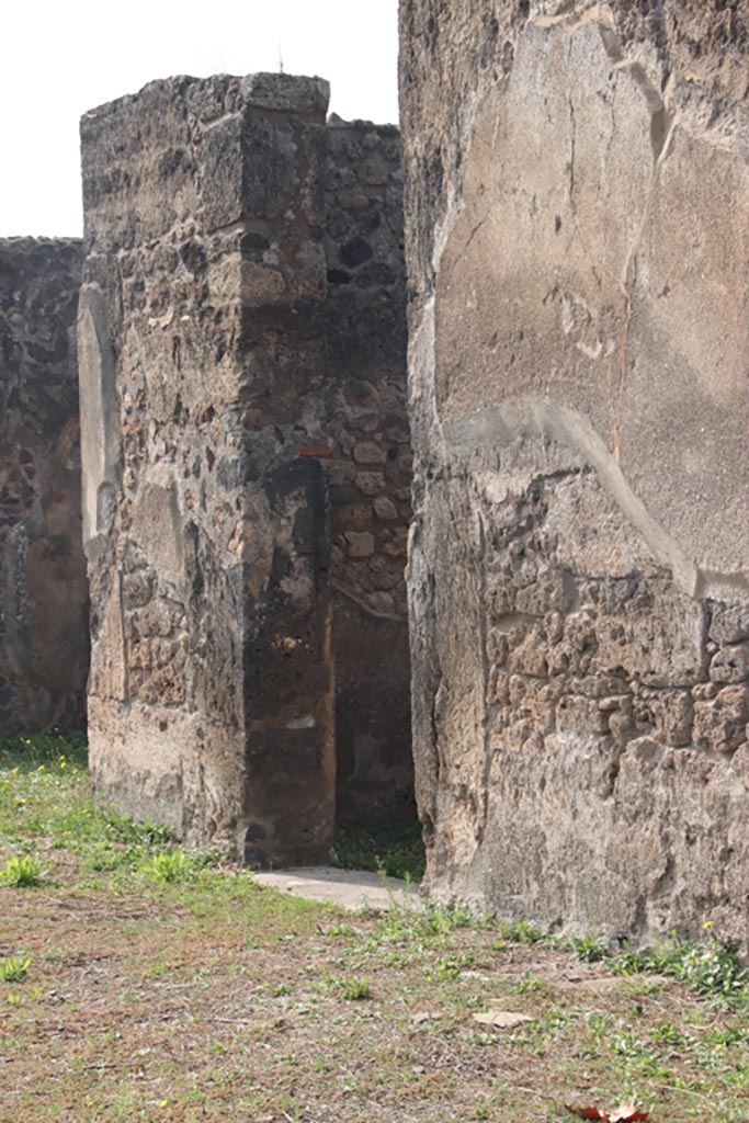 VIII.2.34 Pompeii. October 2023.
Doorway to room ‘k’ on west side of atrium. Photo courtesy of Klaus Heese.