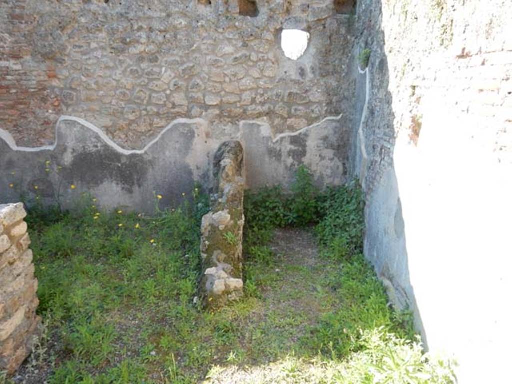 VIII.3.14 Pompeii. May 2016. Latrine, on right. Photo courtesy of Buzz Ferebee.