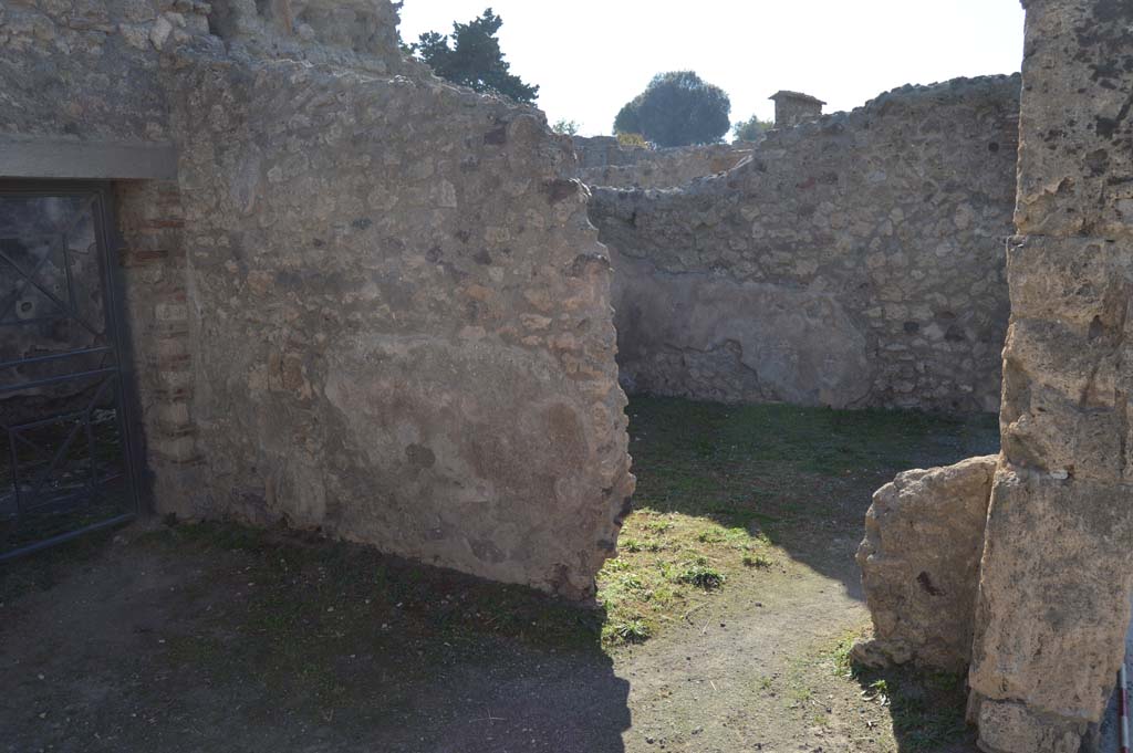 VIII.4.3 Pompeii, October 2017. Looking towards west wall of shop, with doorway through to VIII.4.2.
Foto Taylor Lauritsen, ERC Grant 681269 D�COR.
