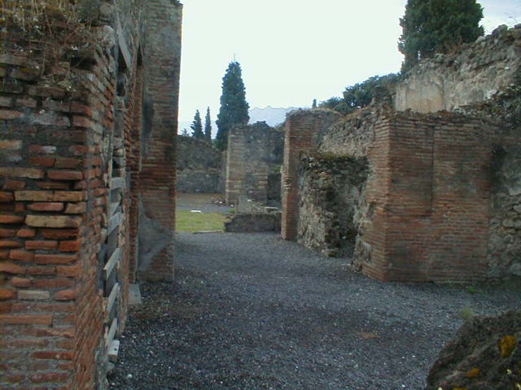 VIII.4.12 from VIII.4.13 Pompeii. September 2004. Looking south across remains of atrium and tablinum.