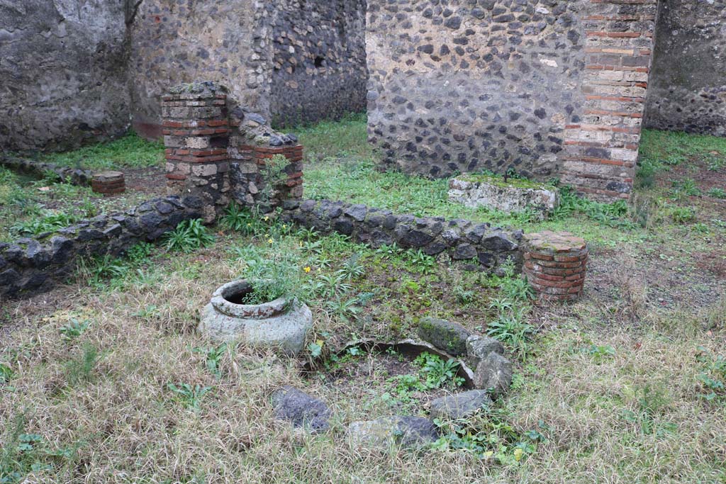 VIII.4.12, Pompeii. December 2018. Looking south-east across peristyle. Photo courtesy of Aude Durand.