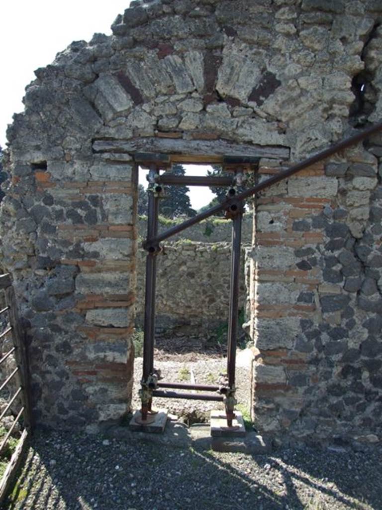 VIII.4.15 Pompeii. March 2009. Doorway to room 16.