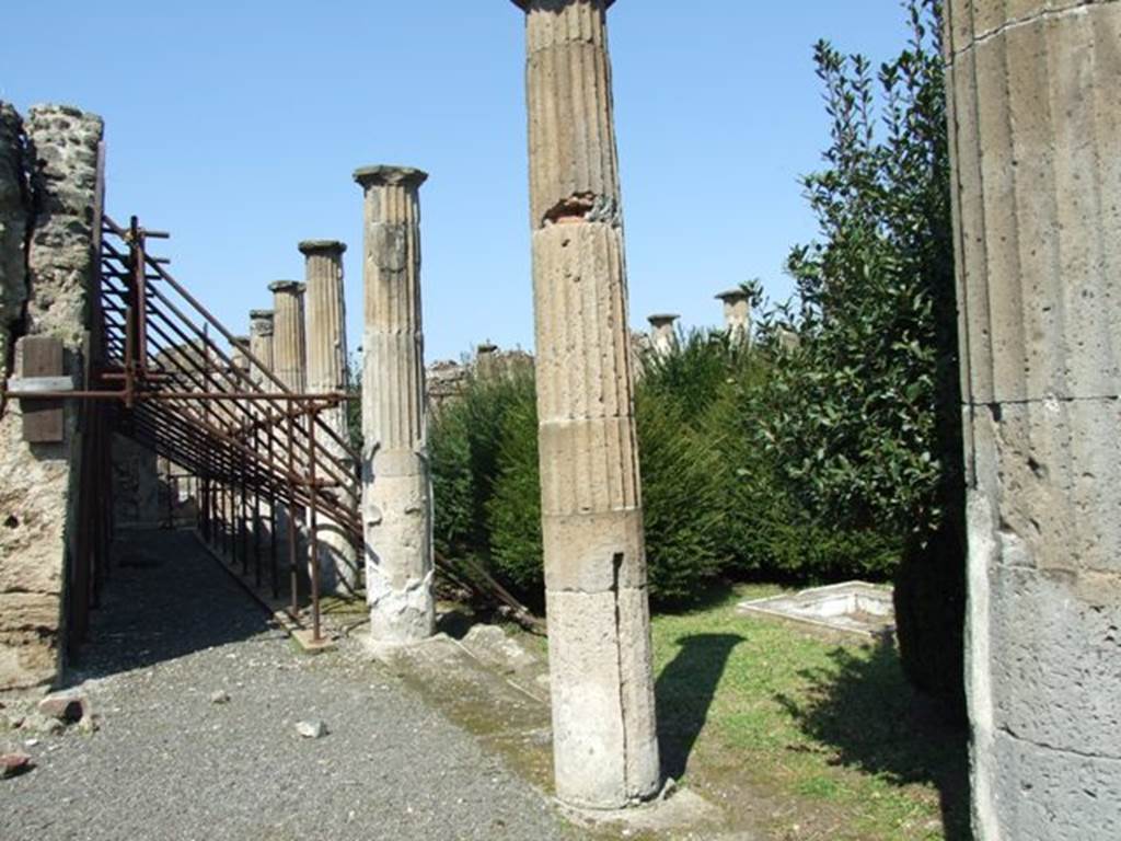 VIII.4.15 Pompeii.  March 2009.  Looking north along the west portico.