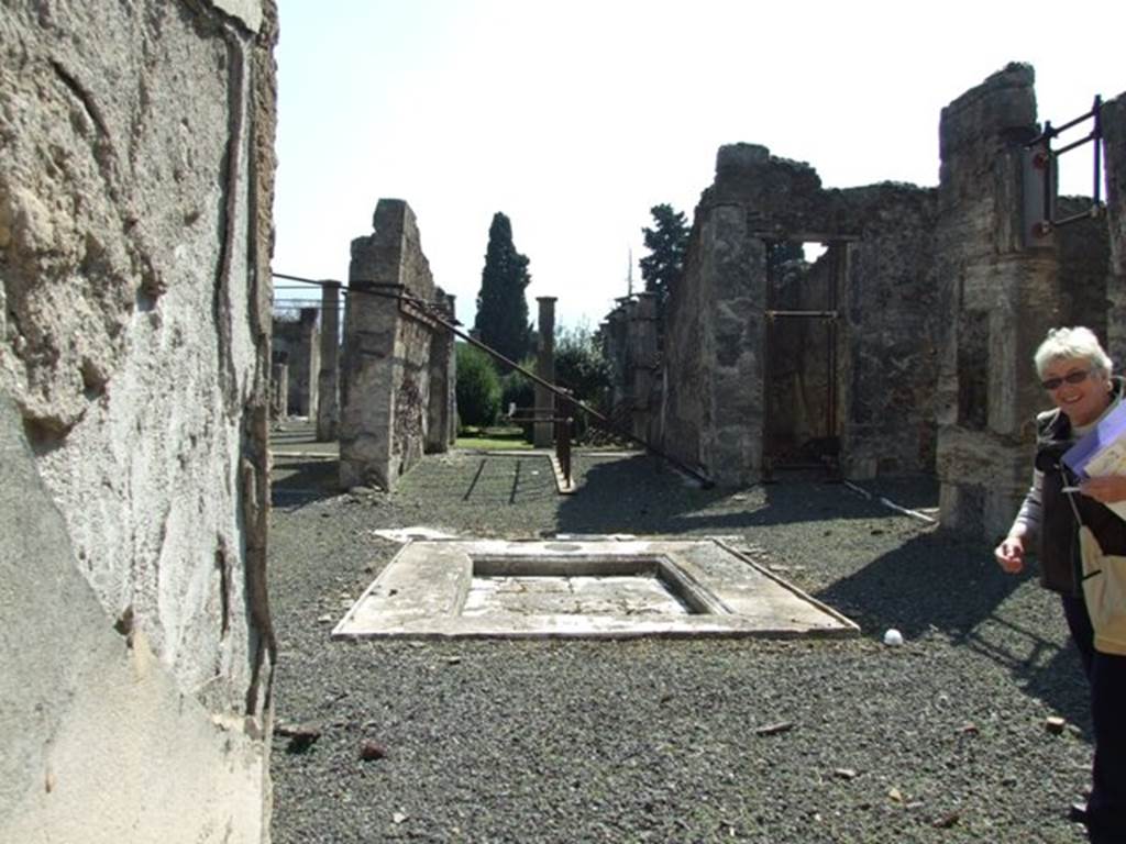 VIII.4.15 Pompeii.  March 2009. Room 1.  Atrium.  Looking south through entrance fauces .
