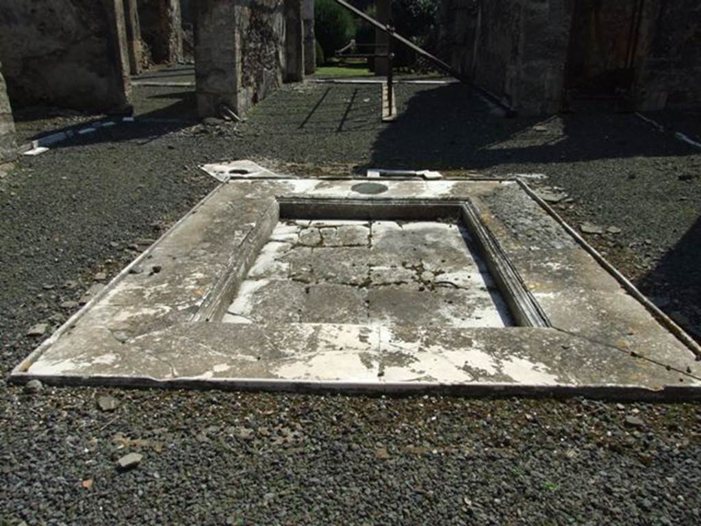 VIII.4.15 Pompeii.  March 2009.   Room 1.  Atrium.  Impluvium.  Looking south.