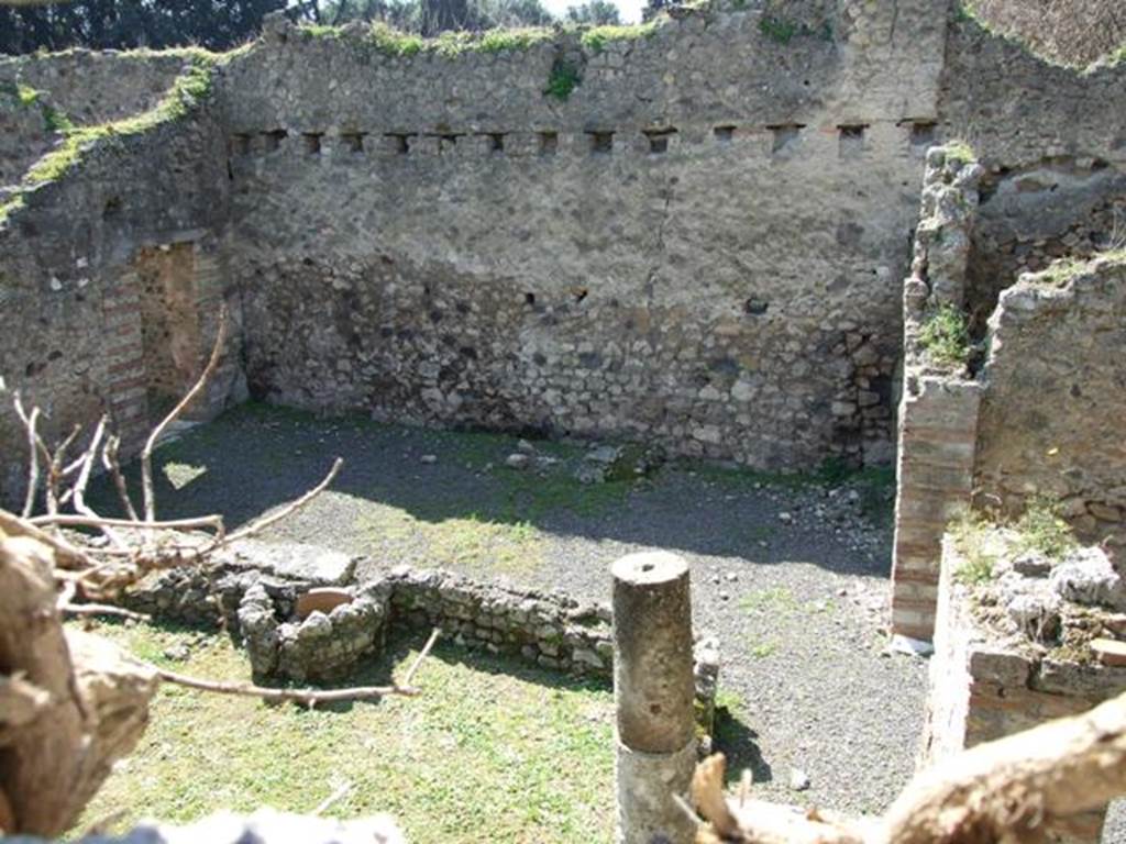 VIII.4.33 Pompeii. March 2009. Looking west towards the courtyard area. Taken from above.  According to Fiorelli, and Liselotte Eschebach, there were steps to the upper floor and kitchen against the west wall.
See Pappalardo, U., 2001. La Descrizione di Pompei per Giuseppe Fiorelli (1875). Napoli: Massa Editore. (p. 130)
See Eschebach, L., 1993. Geb�udeverzeichnis und Stadtplan der antiken Stadt Pompeji. K�ln: B�hlau. (p. 375)

