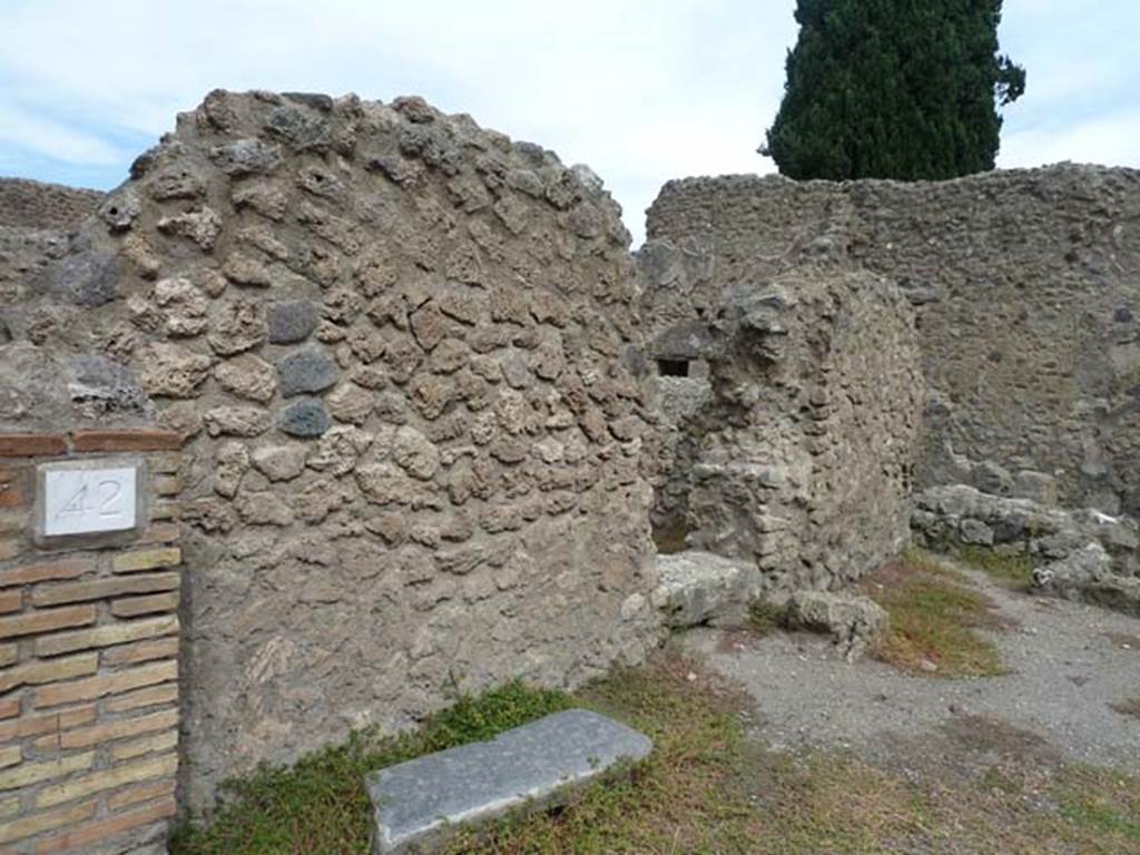 VIII.4.42 Pompeii. September 2015. North wall, with a doorway linking to VIII.4.43.
According to Fiorelli,  VIII.4.42 �Segue un stabulum, che rinchiude la mangiatoia, l�abbeveratoio, e la stalla: innanzi al suo ingress furono svelte dal margine della via i sassi che lo contornavano, per dare piu commodo accesso agli animali. (translation: �Following was a stable, which had a feeding and water trough and the stall: also at its entrance was a more commodious entrance for the animals�.
VIII.4.43 � Vi era di fianco una cella pel custos stabuli, che guardava in esso, e communicava con la bottega attigua. (translation: �At the side was a room for the custos stabuli, which communicated with the adjoining shop�.)
See Pappalardo, U., 2001. La Descrizione di Pompei per Giuseppe Fiorelli (1875). Napoli: Massa Editore. (p.130).
