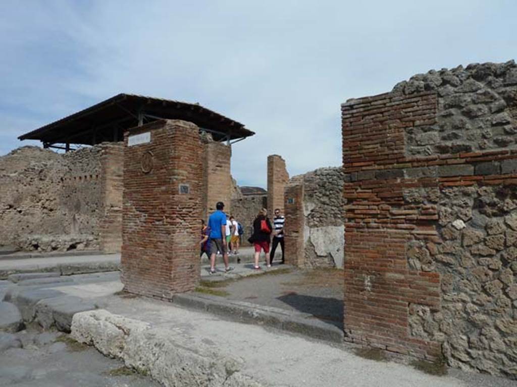 VIII.4.53 Pompeii. September 2015. Looking towards entrance doorway on north-east corner of Via dei Teatri, at junction with Via dell�Abbondanza. For more photos, see VIII.4.1.
