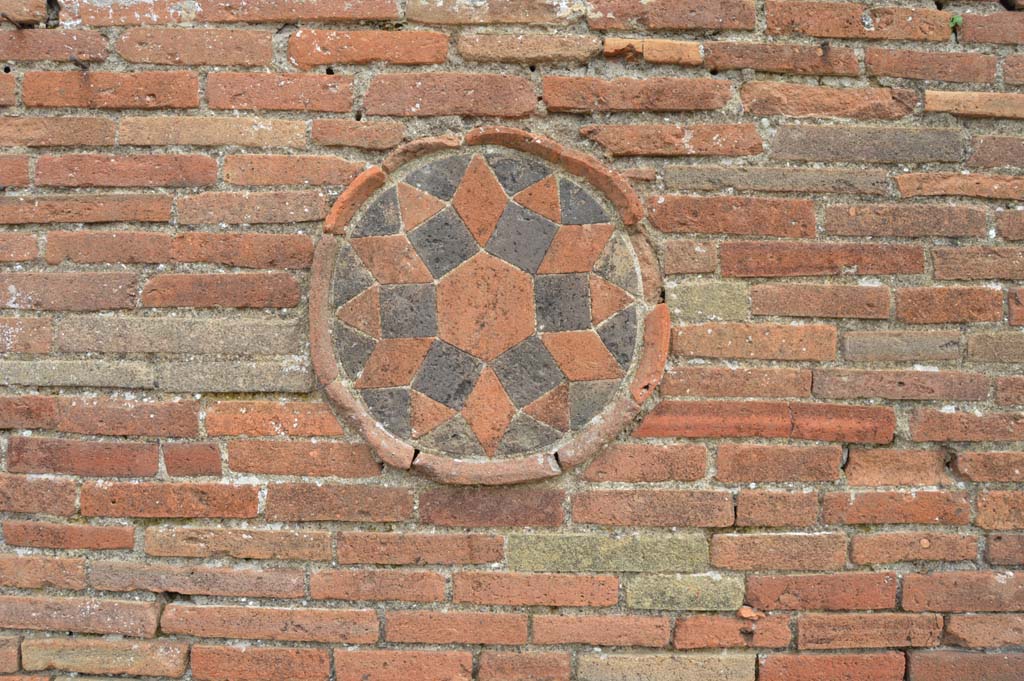 VIII.4.53 Pompeii, March 2018. Looking east towards pilaster on left (north) of entrance doorway, with plaque. 
Foto Taylor Lauritsen, ERC Grant 681269 D�COR.
