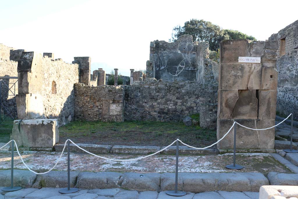 VIII.5.1 Pompeii. December 2018. Entrance doorway on south side of Via dell�Abbondanza. Photo courtesy of Aude Durand.