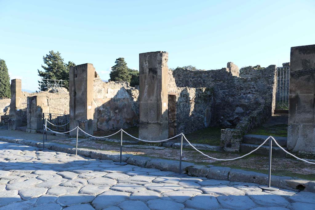 Via dell�Abbondanza, Pompeii. South side. December 2018. 
Looking south-east along Insula VIII.5, with VIII.5.5, on right. Photo courtesy of Aude Durand.


