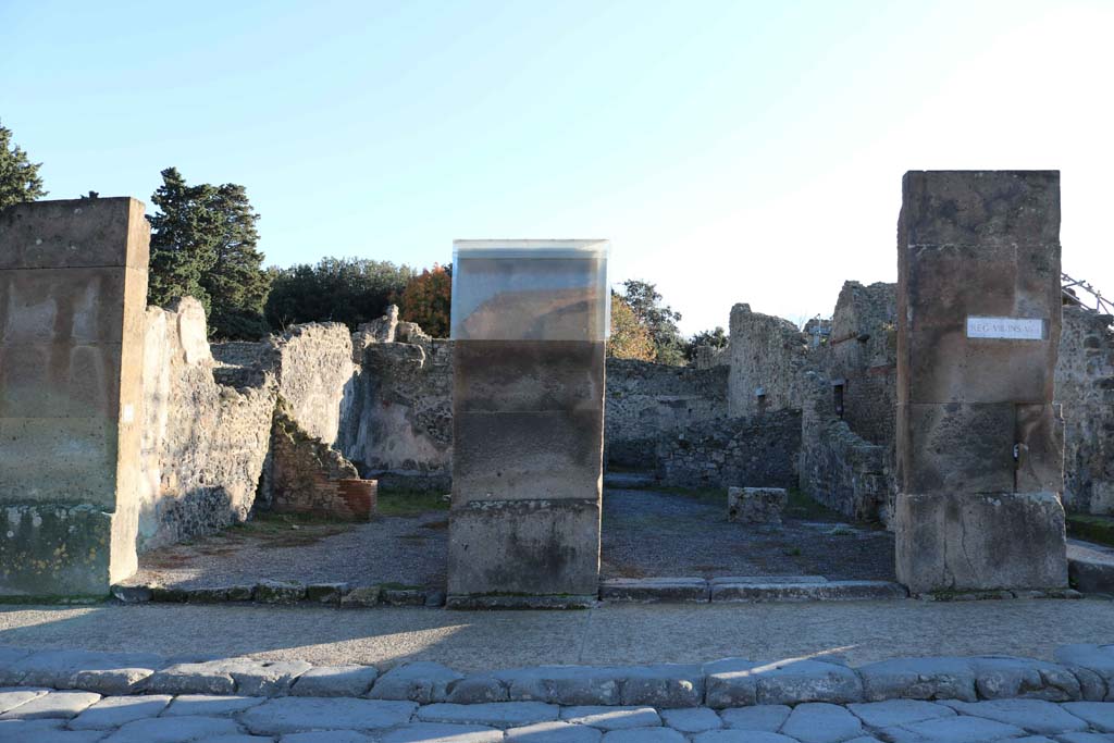 Via dell�Abbondanza, Pompeii. South side. December 2018. 
Looking south towards VIII.5.20, on left, and VIII.5.19, on right. Photo courtesy of Aude Durand.


