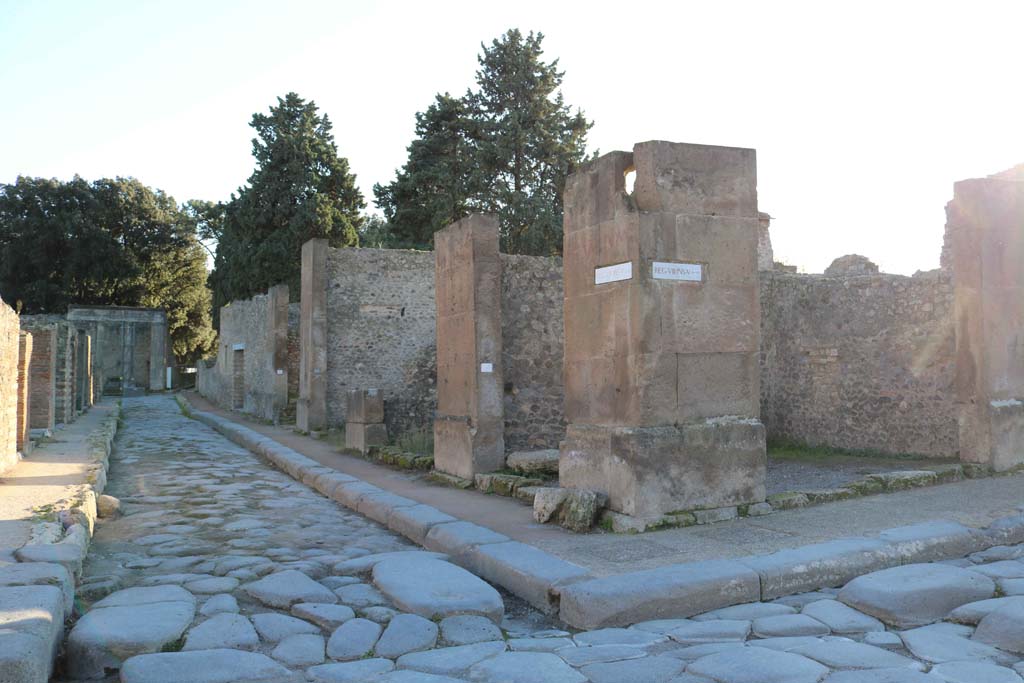 Via dei Teatri, Pompeii. West side. December 2018. 
Looking south-west from junction with Via dell�Abbondanza towards VIII.5.30 and VIII.5.31, on right. Photo courtesy of Aude Durand.

