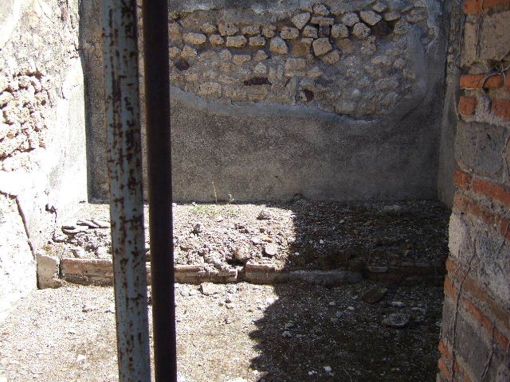 VIII.5.37 Pompeii.  September 2005.  Room 5. Ala.