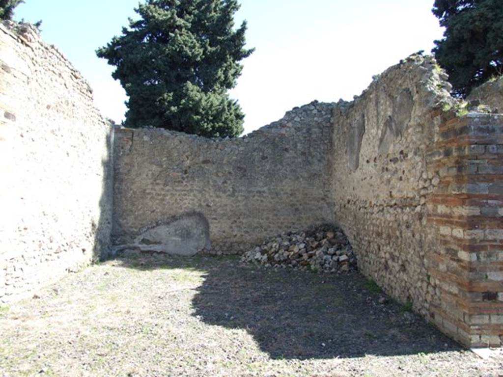 VIII.5.37 Pompeii.  March 2009.  Room 8. Triclinium. Looking east.