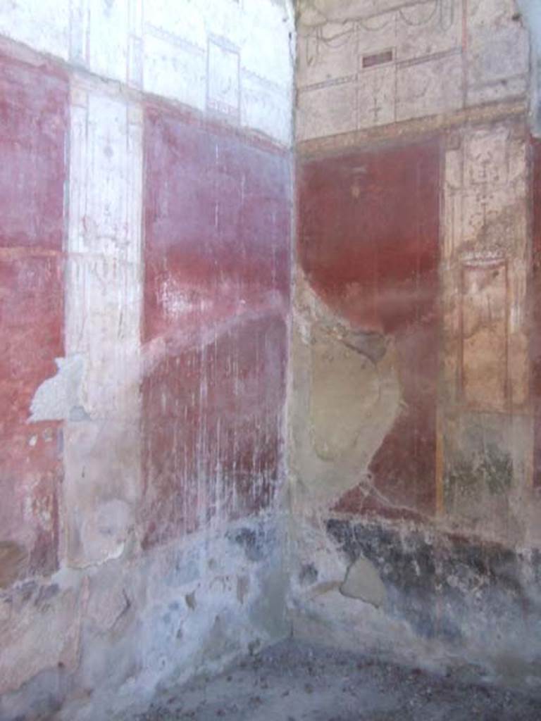 VIII.5.37 Pompeii. September 2005. Room 13, south-west corner of oecus.