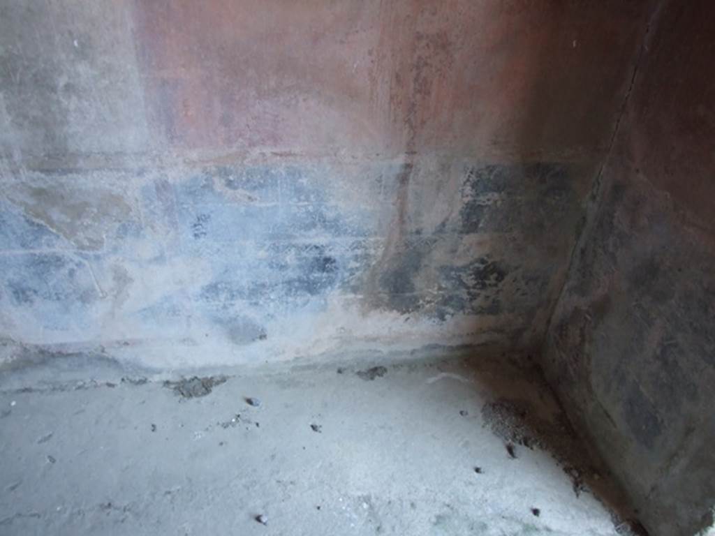 VIII.5.37 Pompeii. March 2009. Room 13, painted black zoccolo in north-east corner.