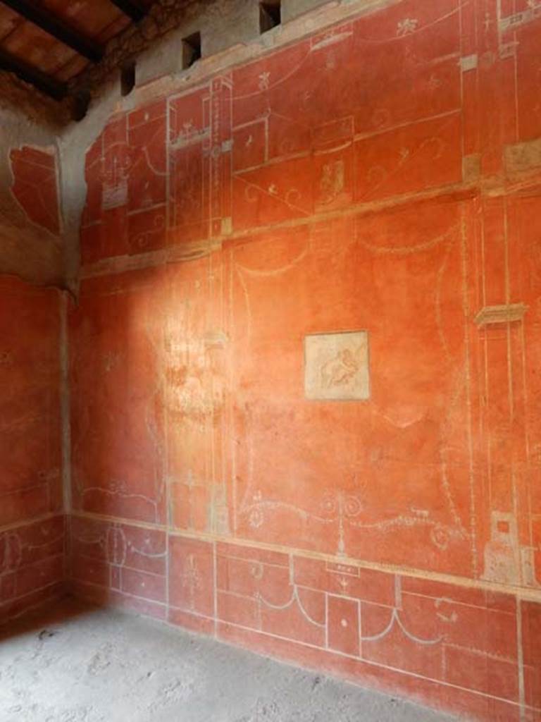 VIII.5.37 Pompeii. May 2017. Room 14, south-east corner and south wall. Photo courtesy of Buzz Ferebee.