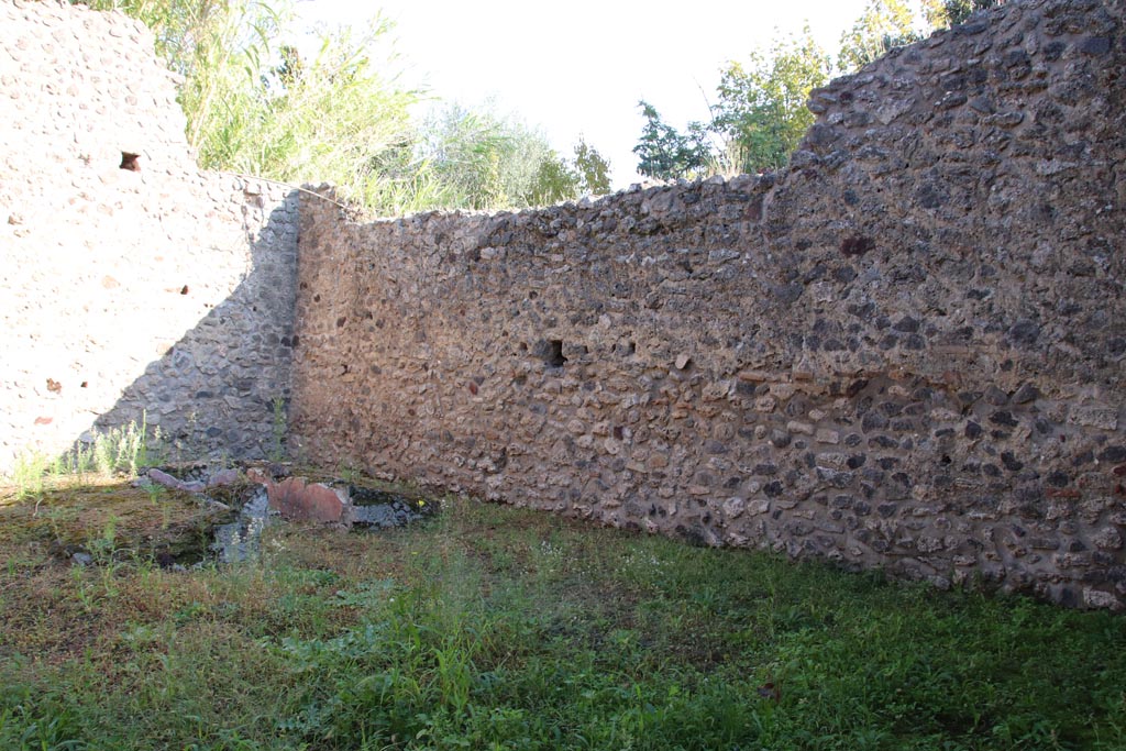 VIII.5.39 Pompeii. October 2022. Room 1, east side. Photo courtesy of Klaus Heese.