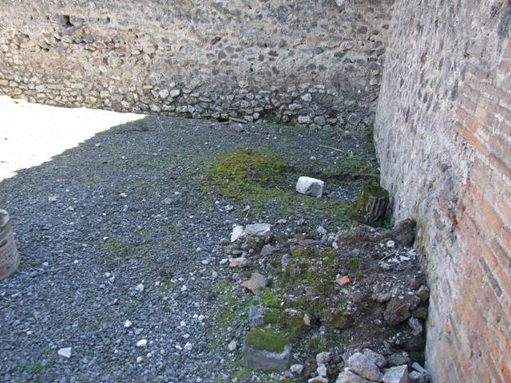 VIII.5.39 Pompeii. March 2009.  Room 1.  South wall, looking from entrance.