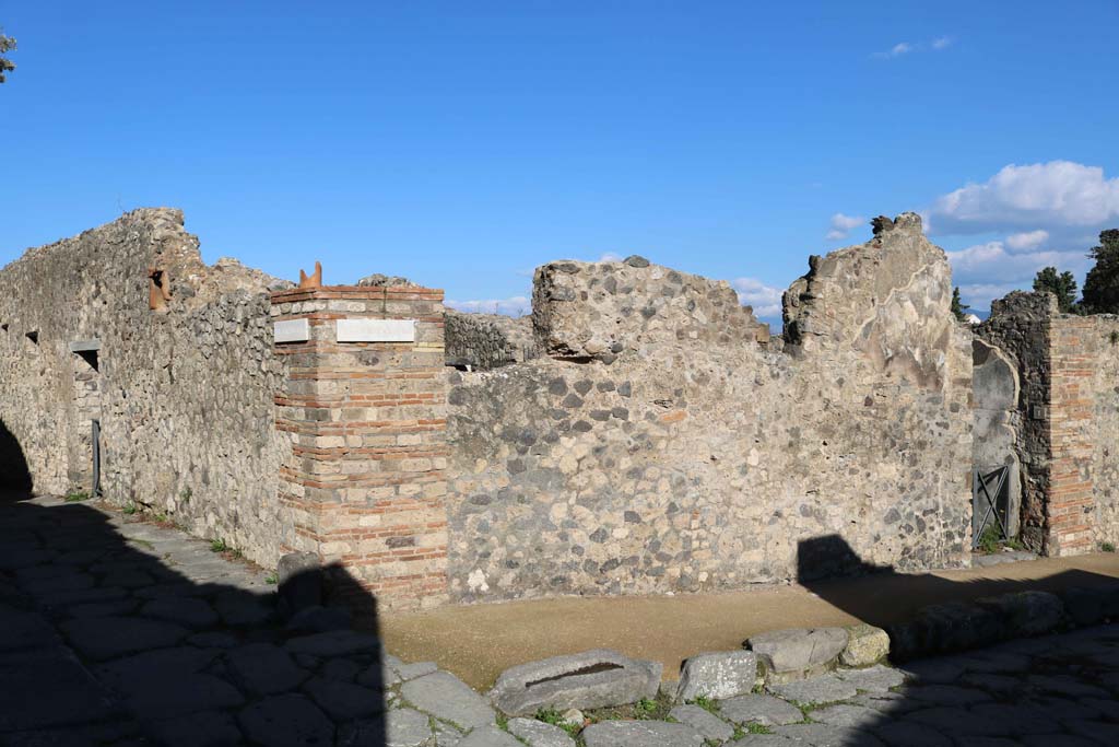 VIII.6.1 Pompeii, on right. December 2018. 
Looking towards junction of Vicolo dei Dodici Dei, with doorway VIII.2.11, on left, and Vicolo della Regina, on lower right. 
Photo courtesy of Aude Durand.

