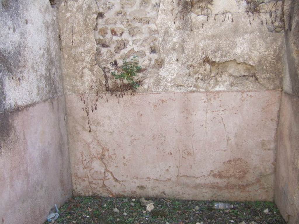 VIII.6.9 Pompeii. September 2005. South wall of room opposite doorway.