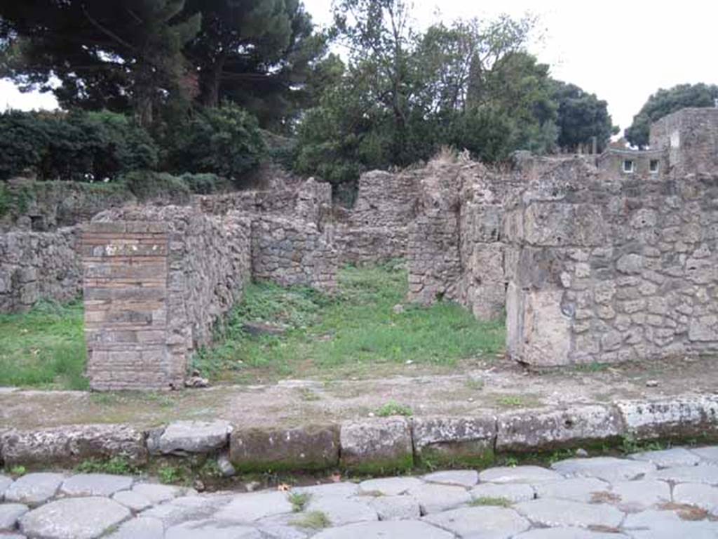 VIII.7.5 Pompeii. September 2010. Entrance. Looking west from Via Stabiana. Photo courtesy of Drew Baker.