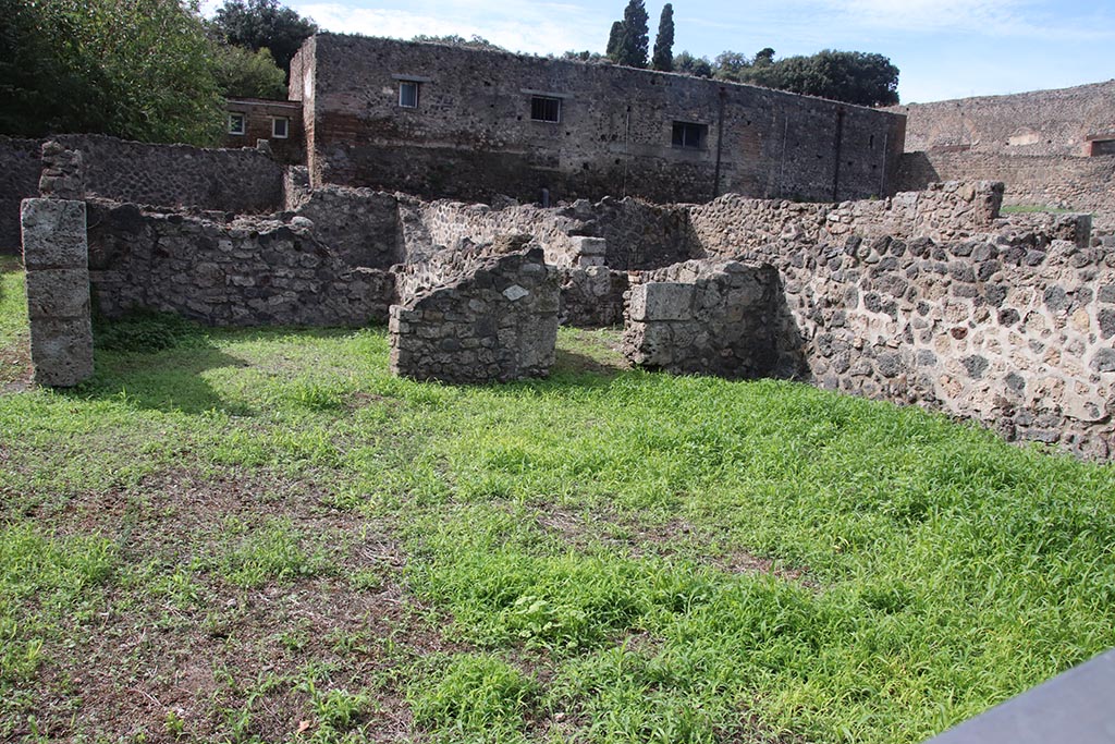 VIII.7.8 Pompeii. October 2024. Looking north-west across workshop towards tablinum and cubiculum. Photo courtesy of Klaus Heese.