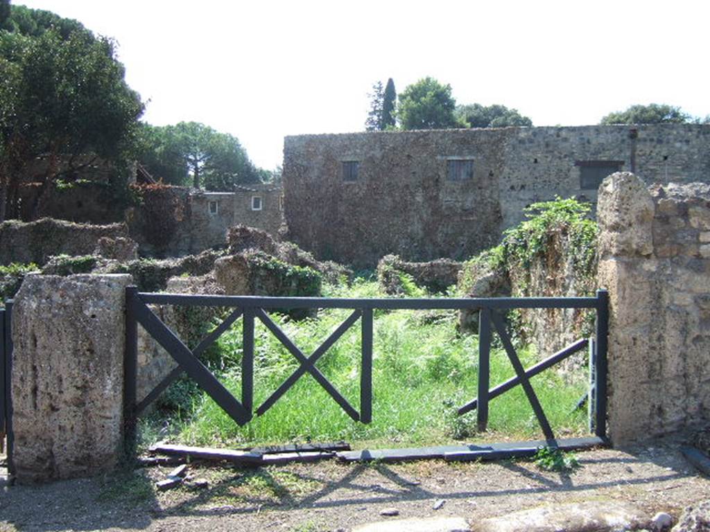 VIII.7.11 Pompeii. September 2005.  Entrance.