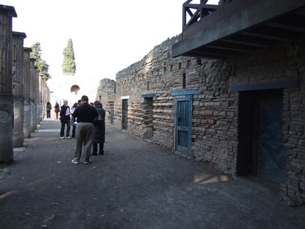VIII.7.16 Pompeii.  December 2007. Looking north along east side from south east corner.