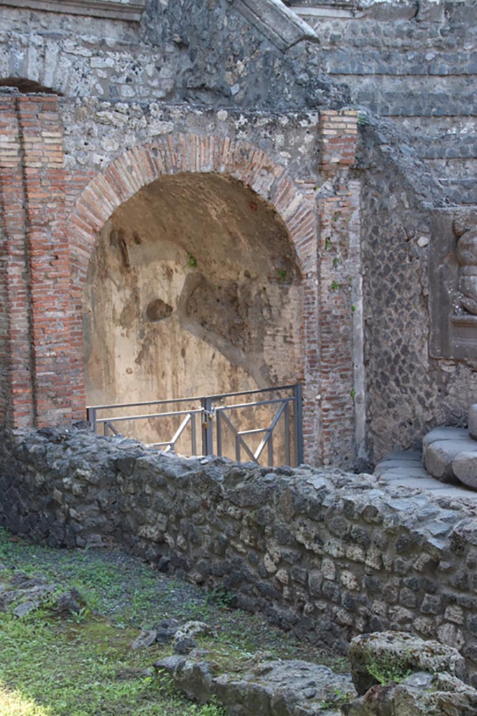 VIII.7.18 Pompeii. October 2023. Arched entrance/exit on west side. Photo courtesy of Klaus Heese.