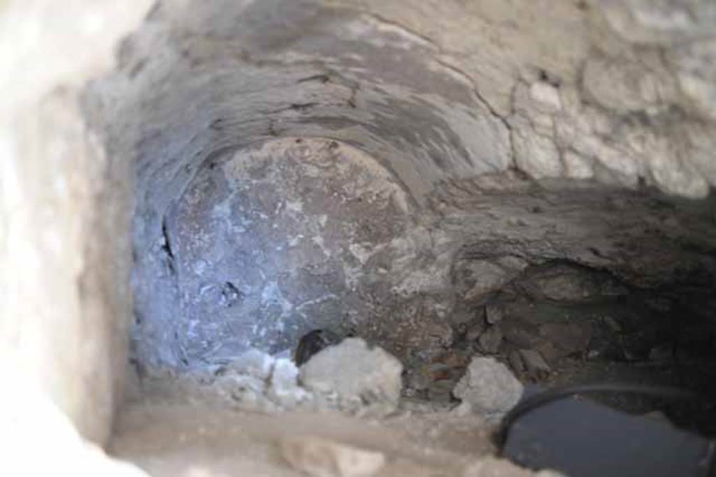 VIII.7.24 Pompeii. October 2010. Looking west into a vaulted room, half filled with debris. This room was leading west off of “storage” room and situated under the steps to the upper level. Photo and information courtesy of Drew Baker/Gareth Beale/Hembo Pagi.
