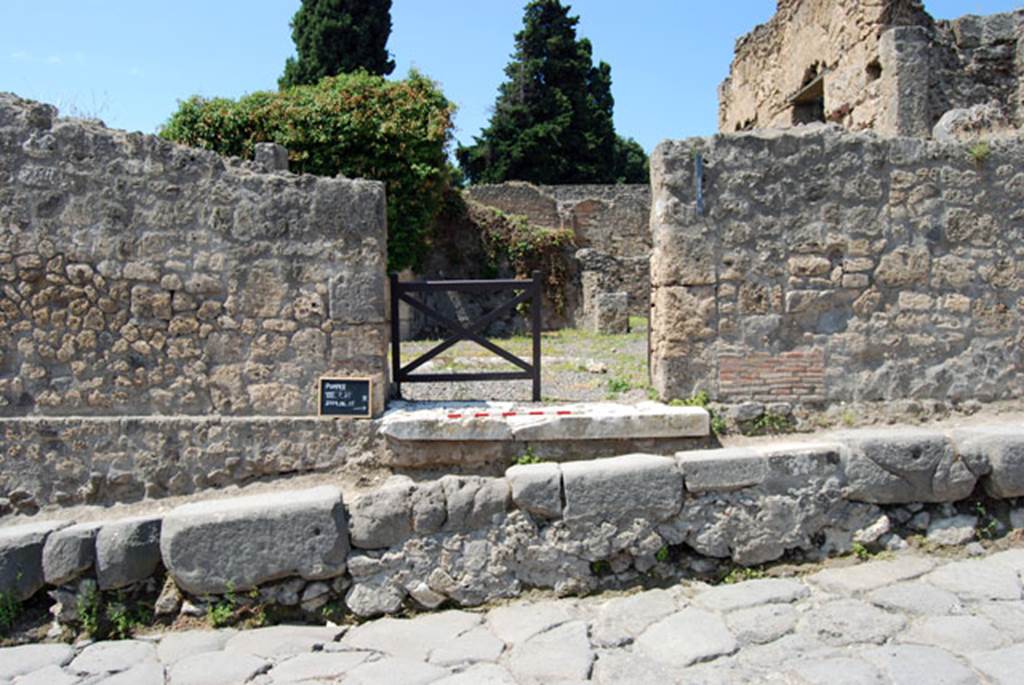 VIII.7.24 Pompeii. June 2009. Entrance doorway. Photo courtesy of Sera Baker.