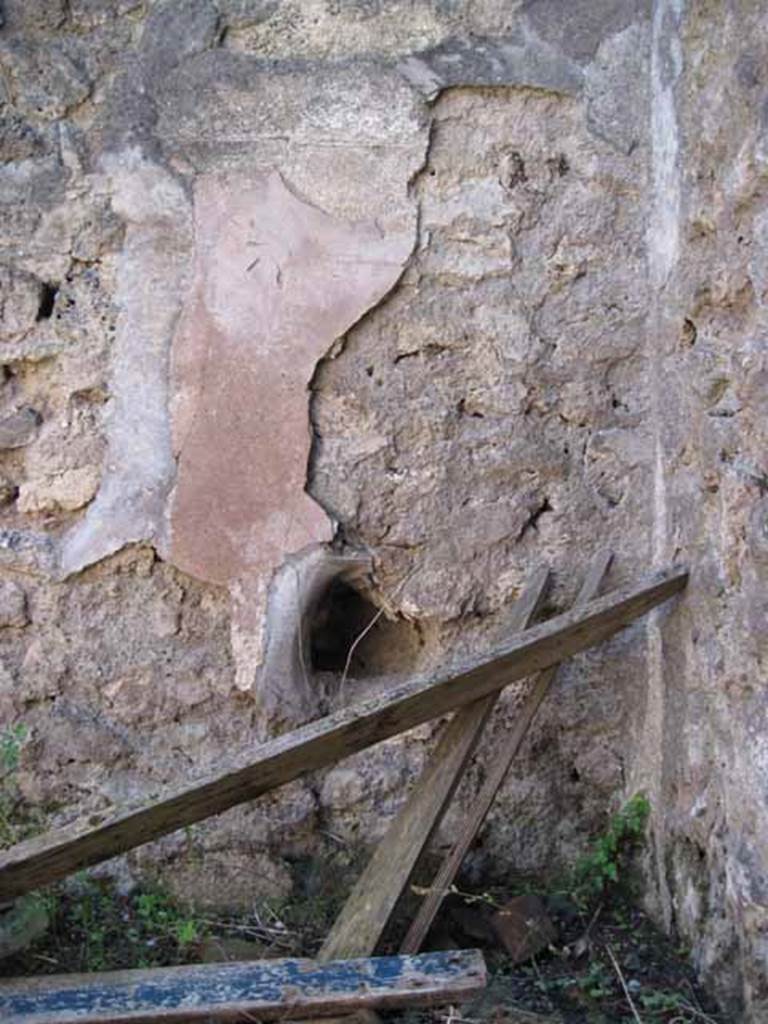 VIII.7.26 Pompeii. September 2010. Feature in south wall, west lower portion. Photo courtesy of Drew Baker.