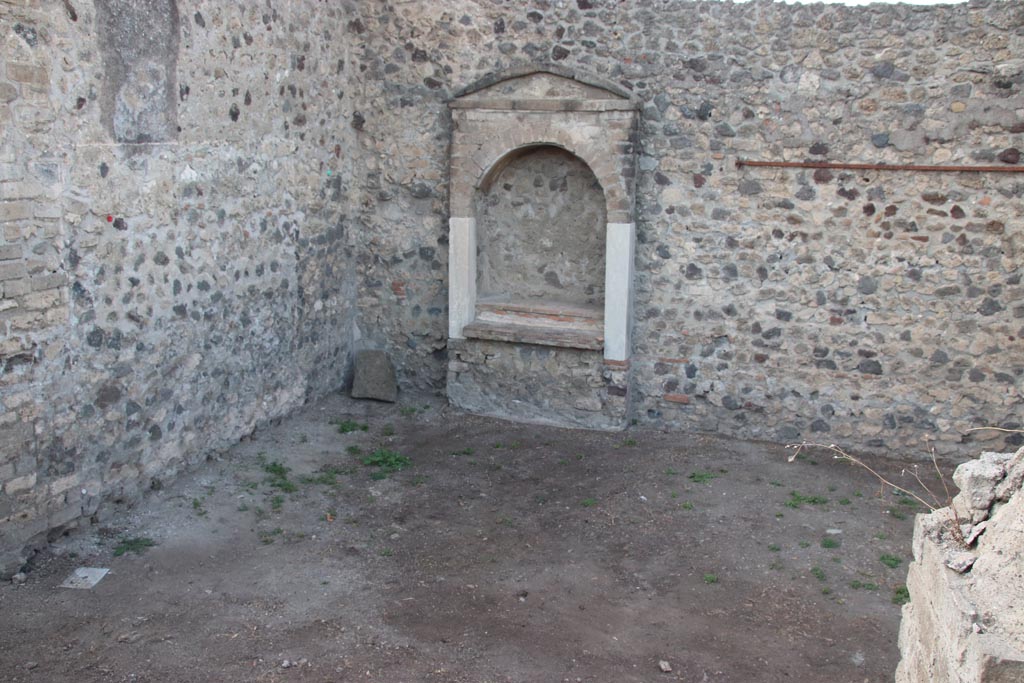 VIII.7.28 Pompeii. October 2023. Irregular shaped sacred room, looking towards north wall with niche. Photo courtesy of Klaus Heese. 