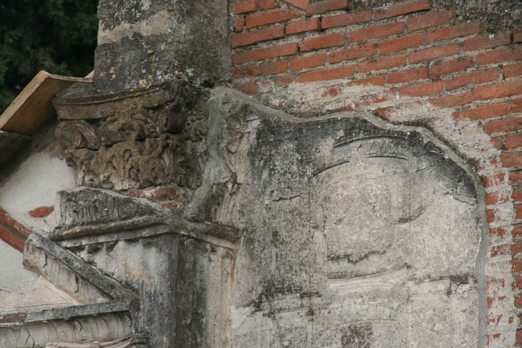 VIII.7.28, Pompeii. April 2010. Detail of stucco decoration on north side of niche at south end. Photo courtesy of Klaus Heese.