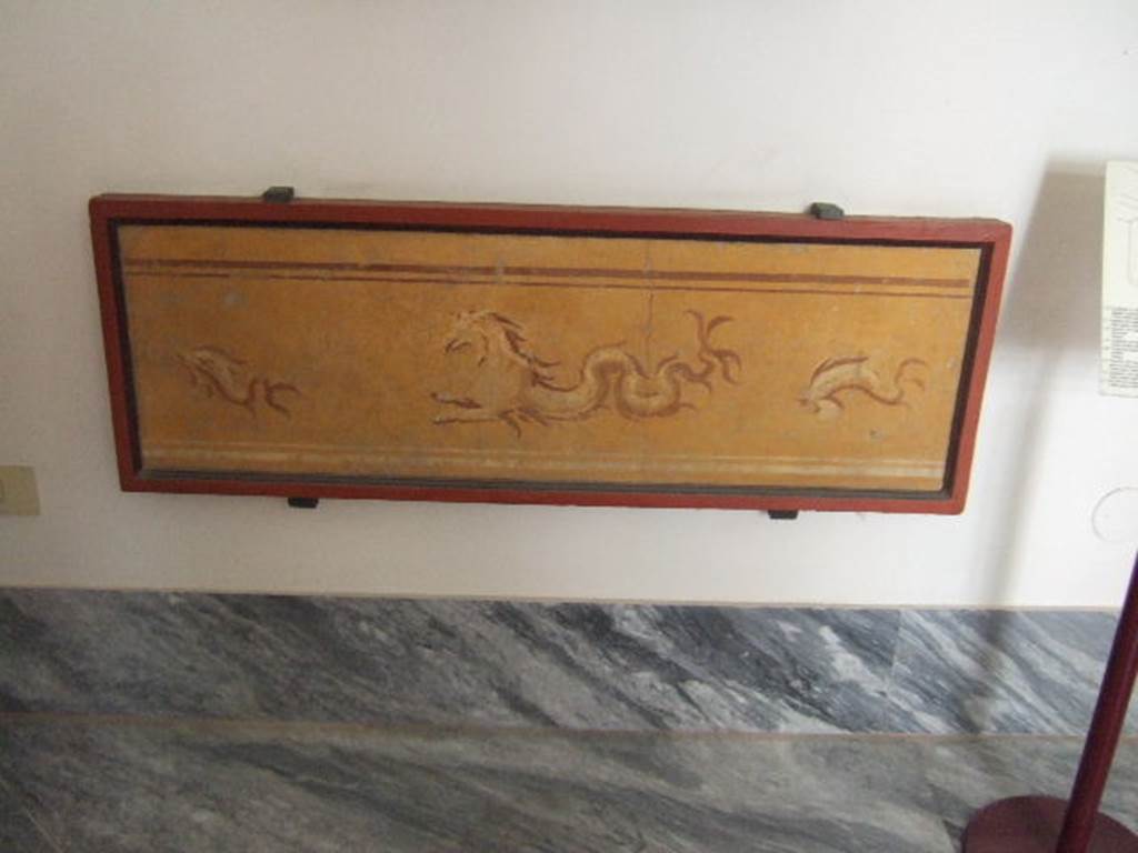 VIII.7.28 Pompeii. Painting of marine griffin and dolphins. Found on right feature of east wall. Now in Naples Archaeological Museum. Inventory number 8875.