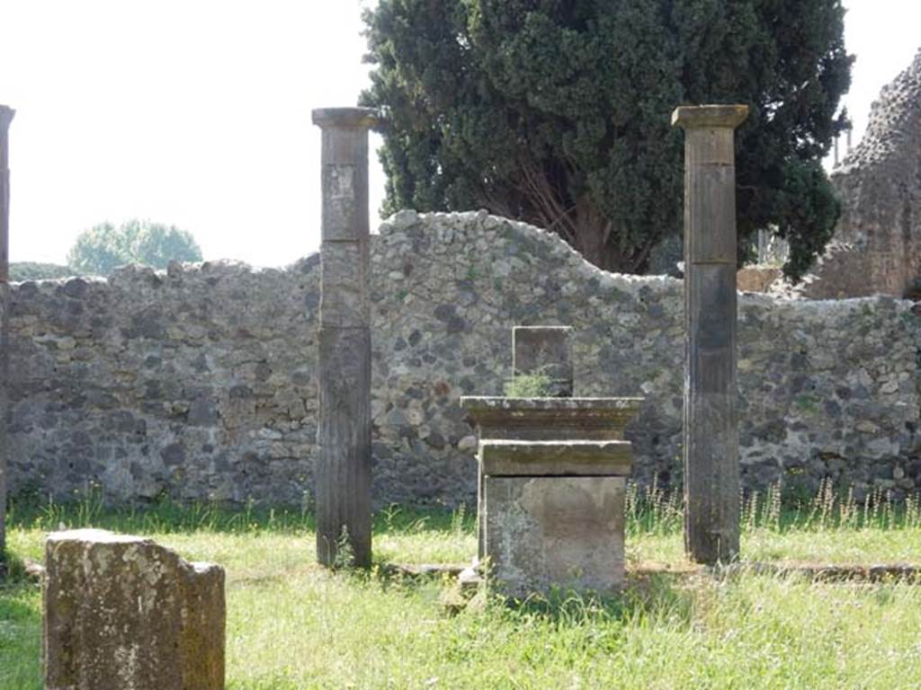 VIII.7.29 Pompeii. May 2015. Looking south from entrance doorway towards table, pedestal and steps. Photo courtesy of Buzz Ferebee. 
