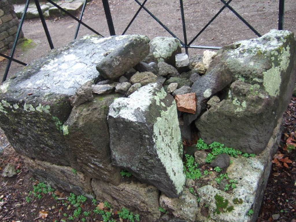 VIII.7.31 Pompeii. December 2005. Third altar, east side.