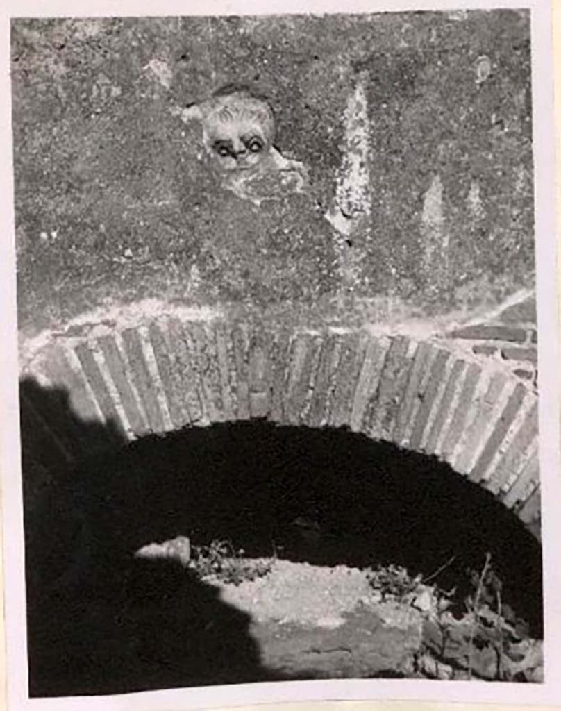 IX.1.3/ IX.1.33. Pre-1943. Detail of terracotta head embedded into the brickwork. Photo by Tatiana Warscher.
Warscher concluded that �
�The head found in house I.3.8 probably represented Vulcan. 
Whereas the one in this bakery was probably a monster to ward off the evil-eye/bad spirits.�
See Warscher, T. Codex Topographicus Pompeianus, IX.1. (1943), Swedish Institute, Rome. (no.11), p. 23.

