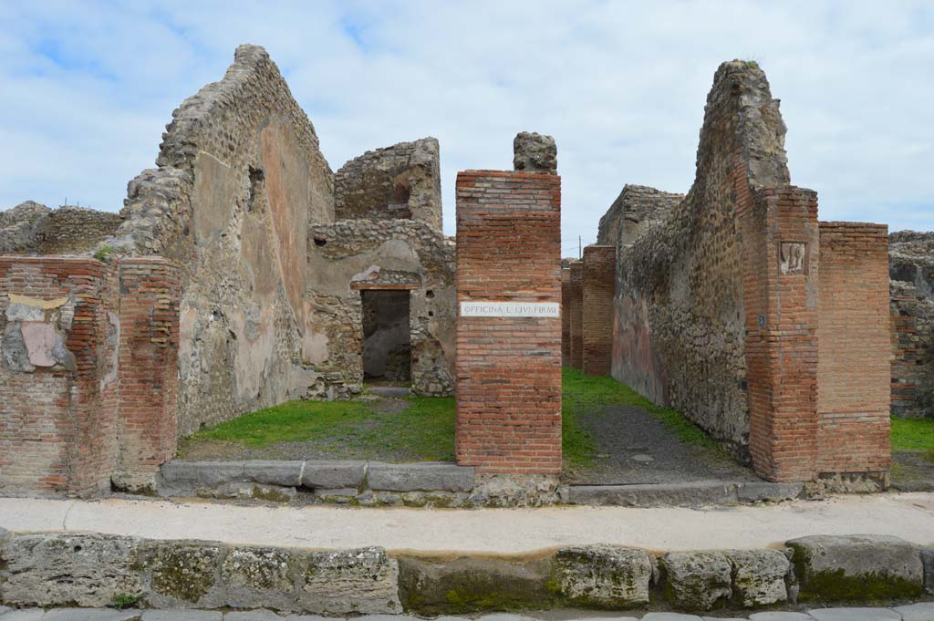 IX.1.4, on left, and IX.1.5, on right, Pompeii. March 2018. Looking east towards entrance doorways on Via Stabiana. 
Foto Taylor Lauritsen, ERC Grant 681269 D�COR.

