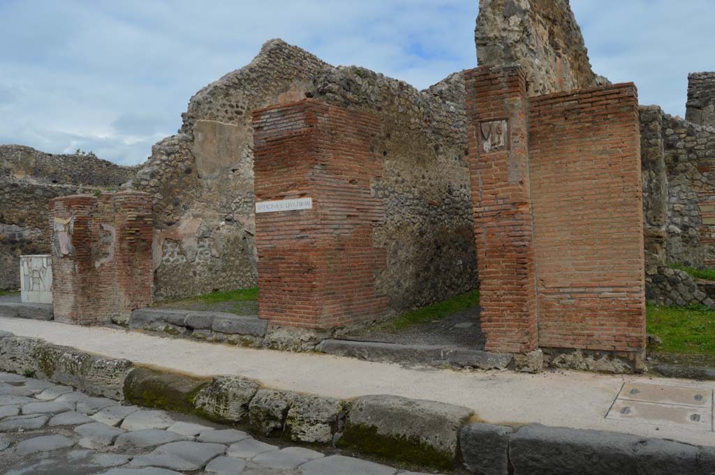 IX.1.3, on left, IX.1.4, and IX.1.5, on right, Pompeii. March 2018. Looking north along east side of Via Stabiana.
Foto Taylor Lauritsen, ERC Grant 681269 D�COR.

