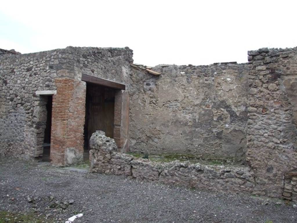 IX.1.7 Pompeii. December 2007. Garden area on north side of atrium, with doorways to Triclinium.