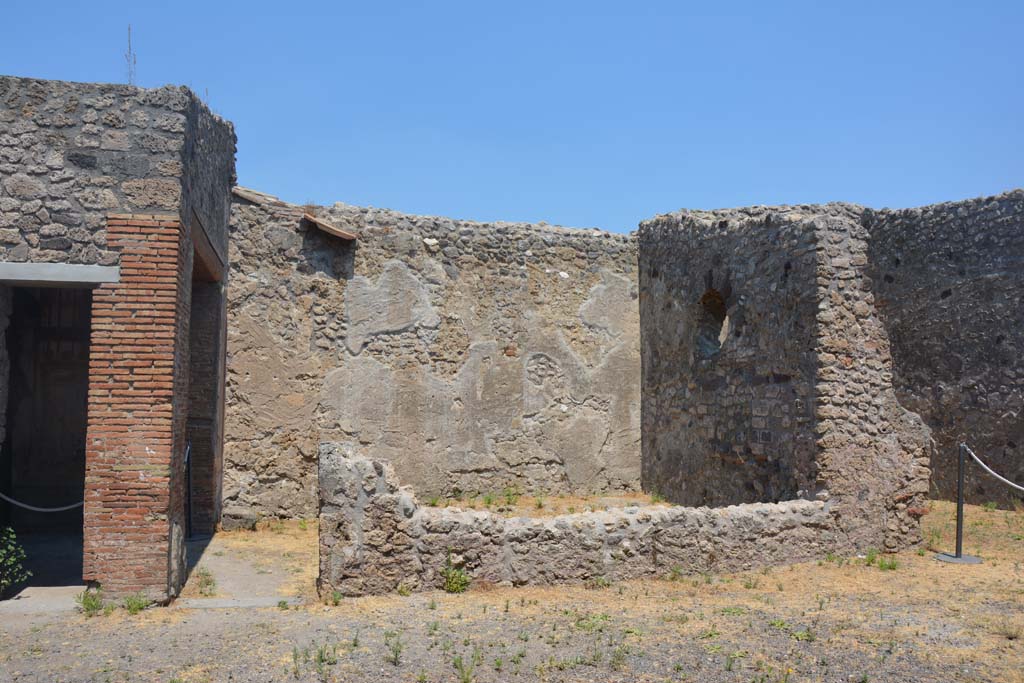 IX.1.7 Pompeii. July 2017. Looking north from atrium towards doorway to garden area, centre left.
Foto Annette Haug, ERC Grant 681269 DÉCOR.